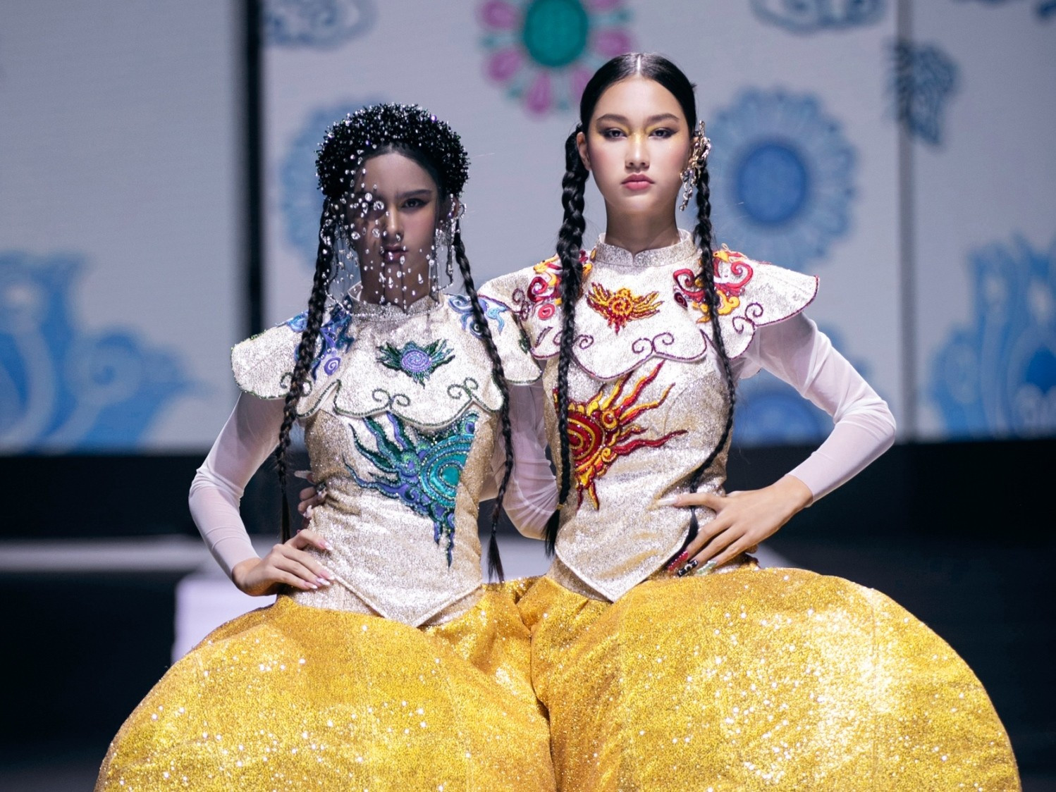 Xu hướng thời trang với những thiết kế hoài được dự đoán sẽ trở lại trong năm 2025. (Ảnh: CTV/Vietnam+)