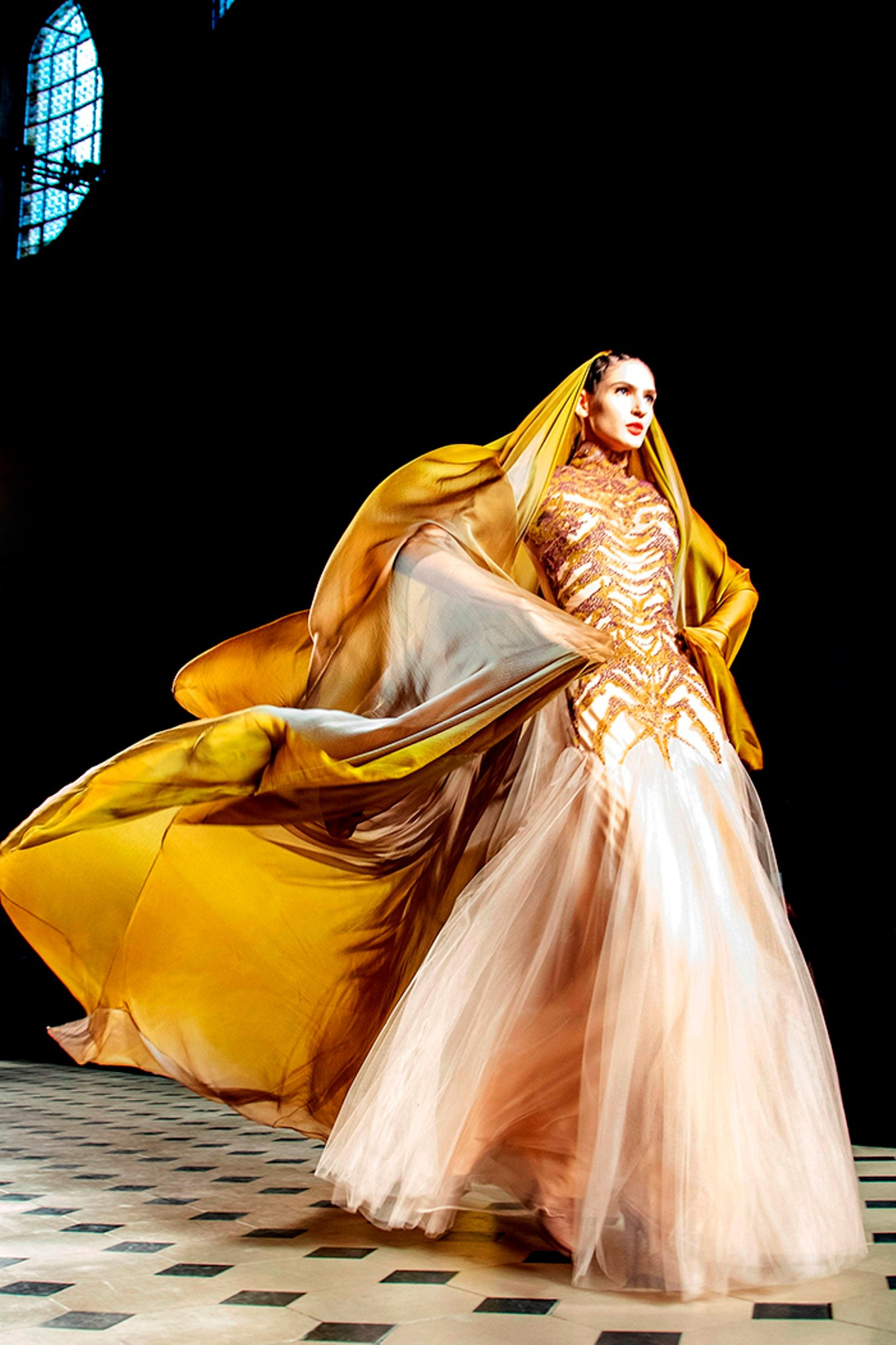 4-mot-thiet-ke-cua-thuong-hieu-julien-fournie-haute-couture.jpg