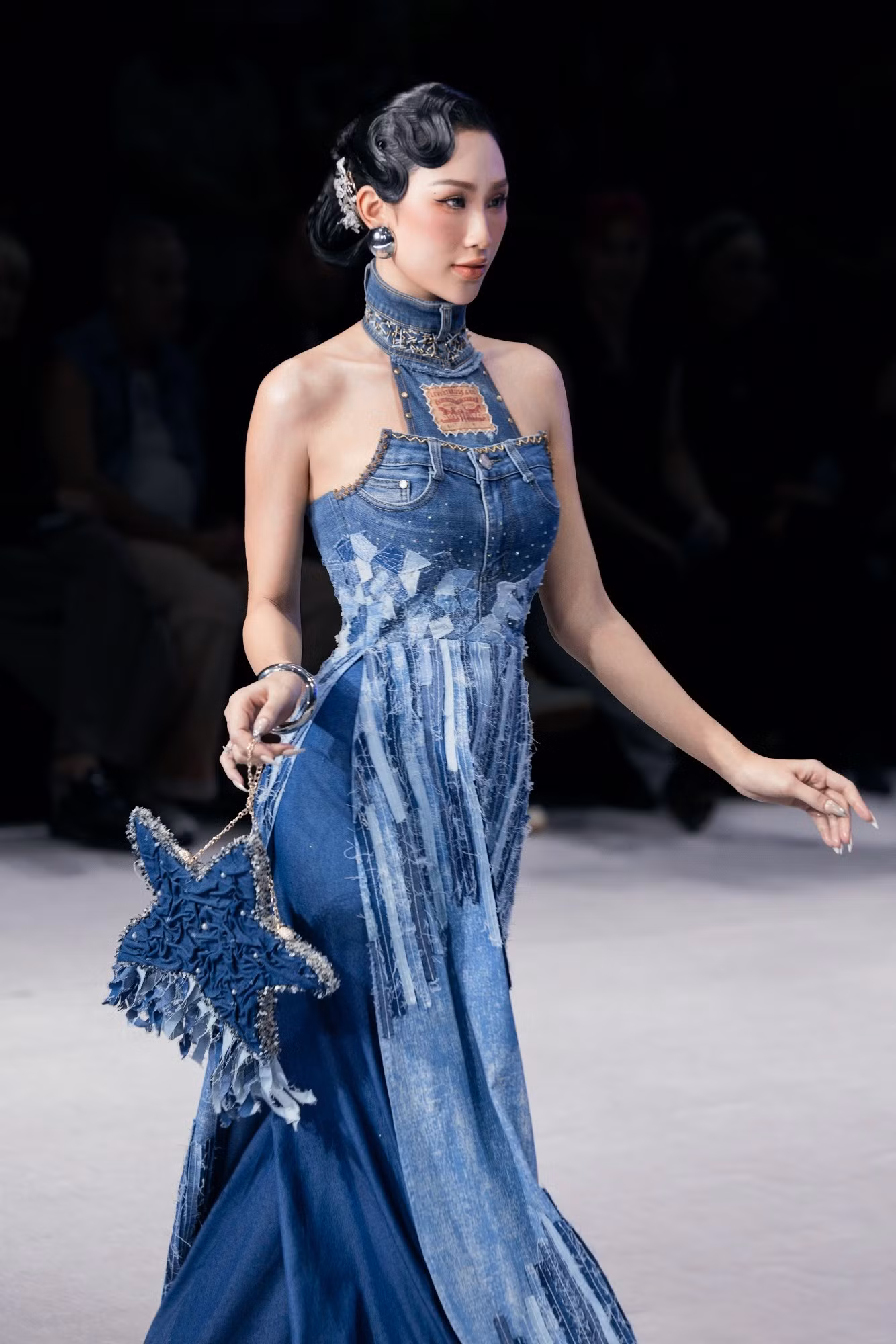 5-1-look-trong-bst-thuy-anh-den-tu-ntk-dang-trong-minh-chau5.jpg