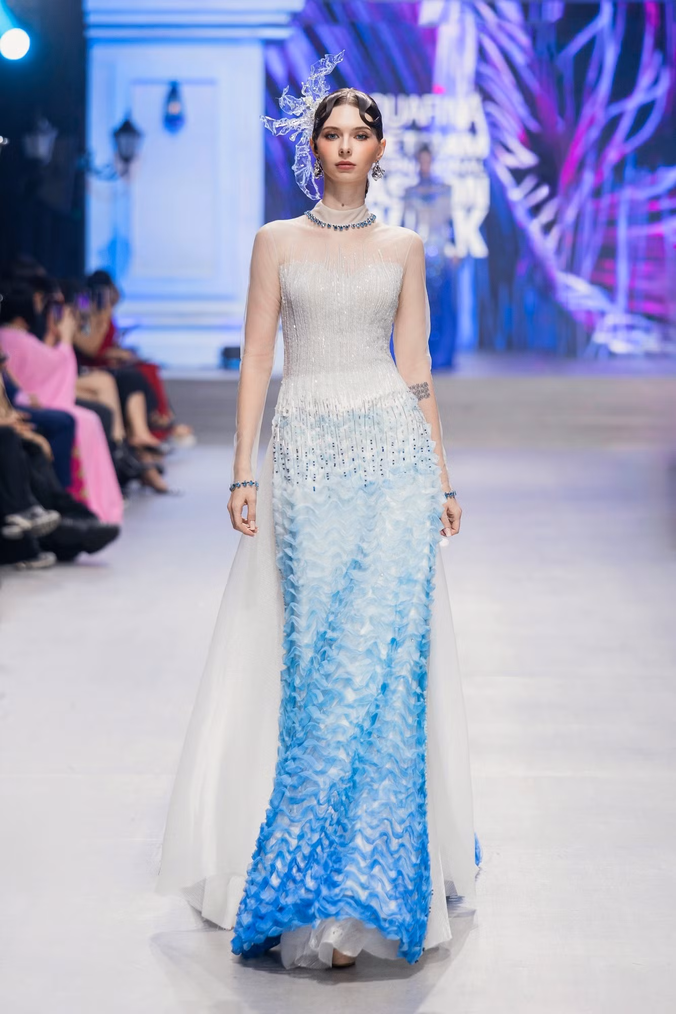 5-1-look-trong-bst-thuy-anh-den-tu-ntk-dang-trong-minh-chau1.jpg