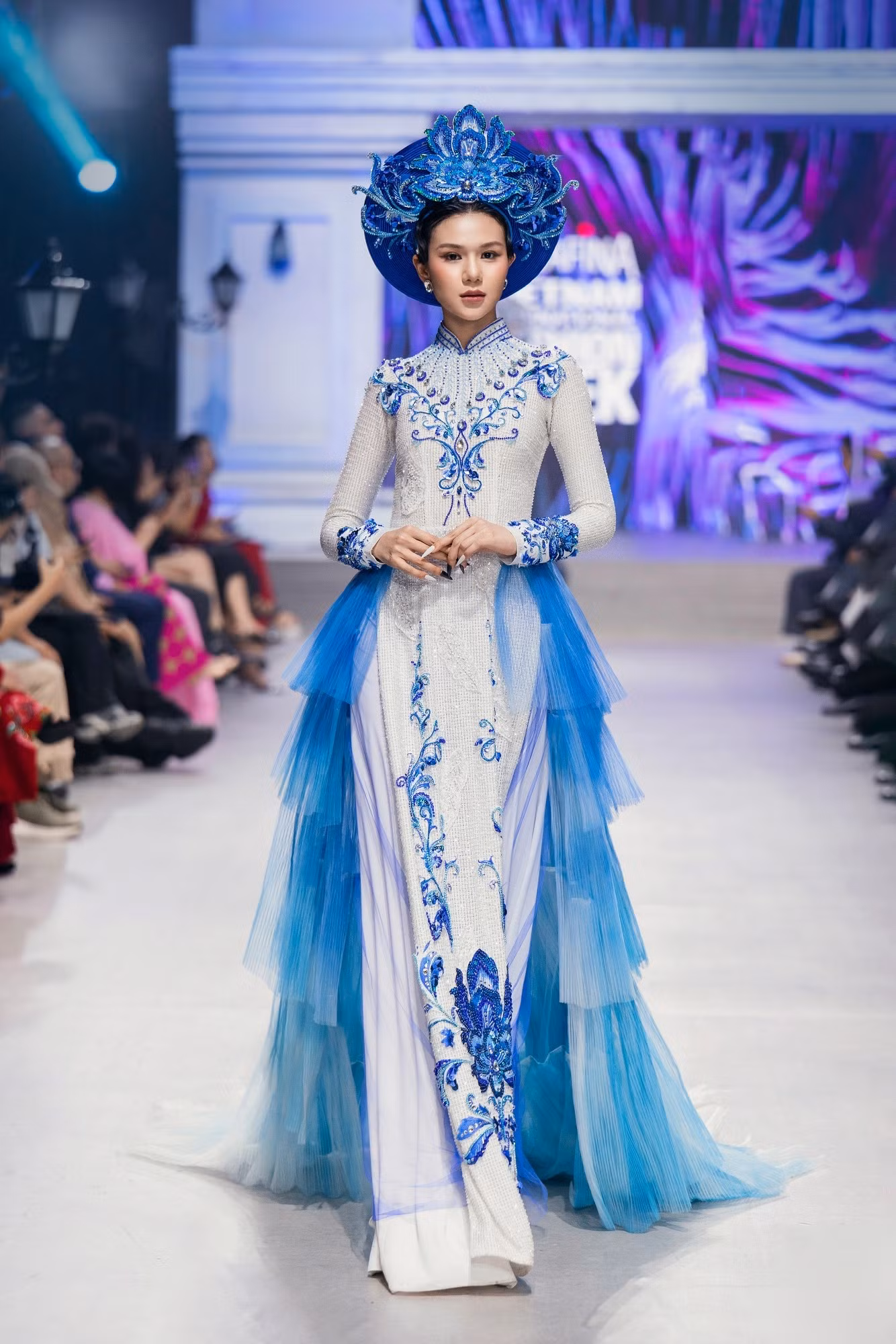 5-1-look-trong-bst-thuy-anh-den-tu-ntk-dang-trong-minh-chau3.jpg