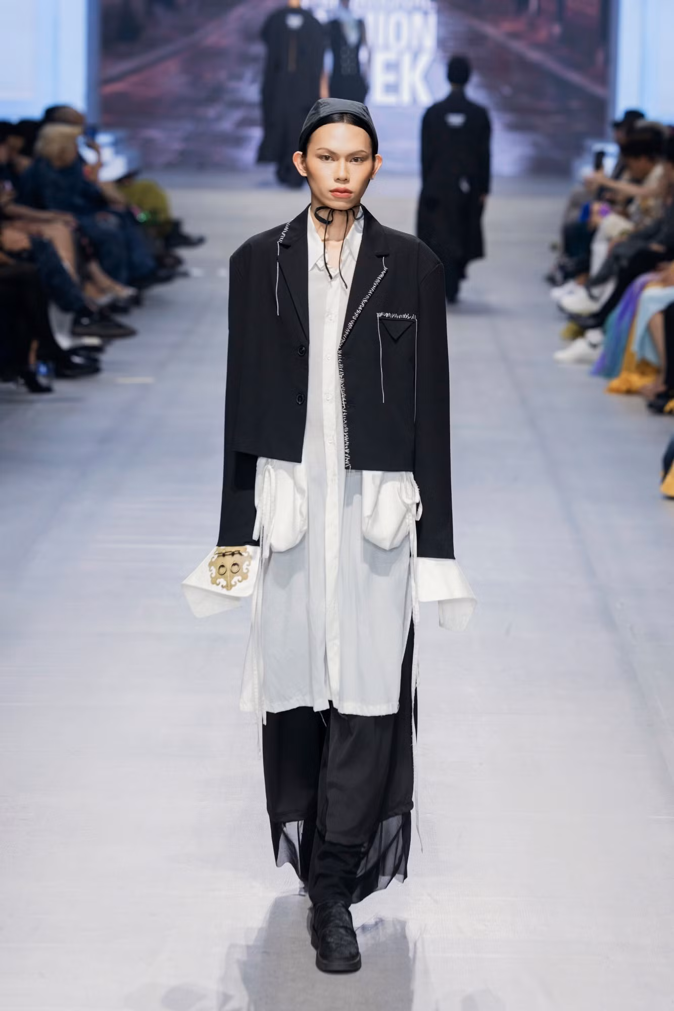 2-mot-trong-nhung-look-cua-thuong-hieu-slingstone-tai-avifw-2026jpg3.jpg