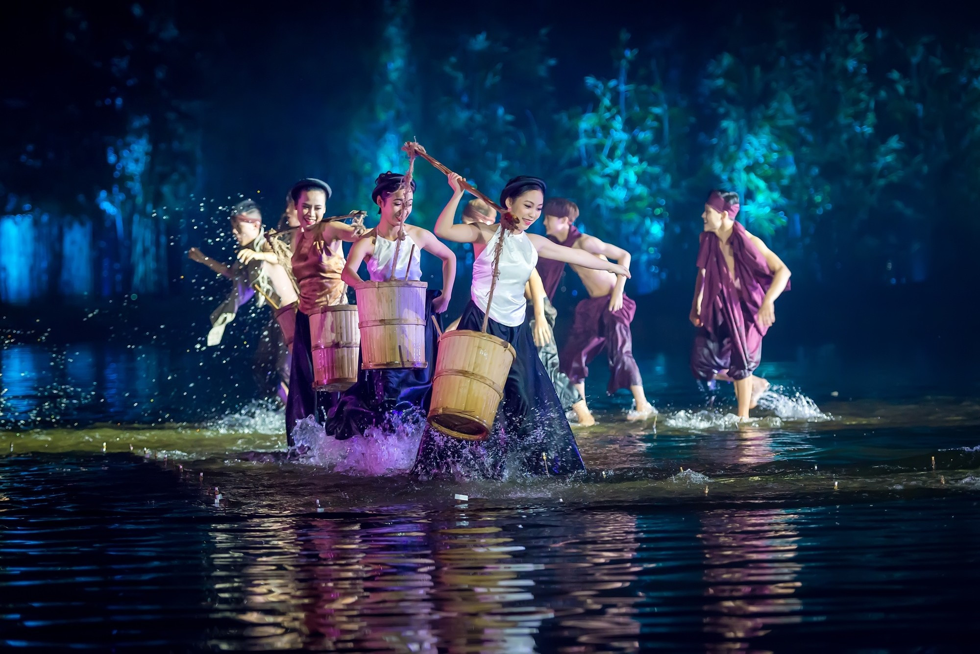 Traditional Vietnamese music and arts are a 1.jpg