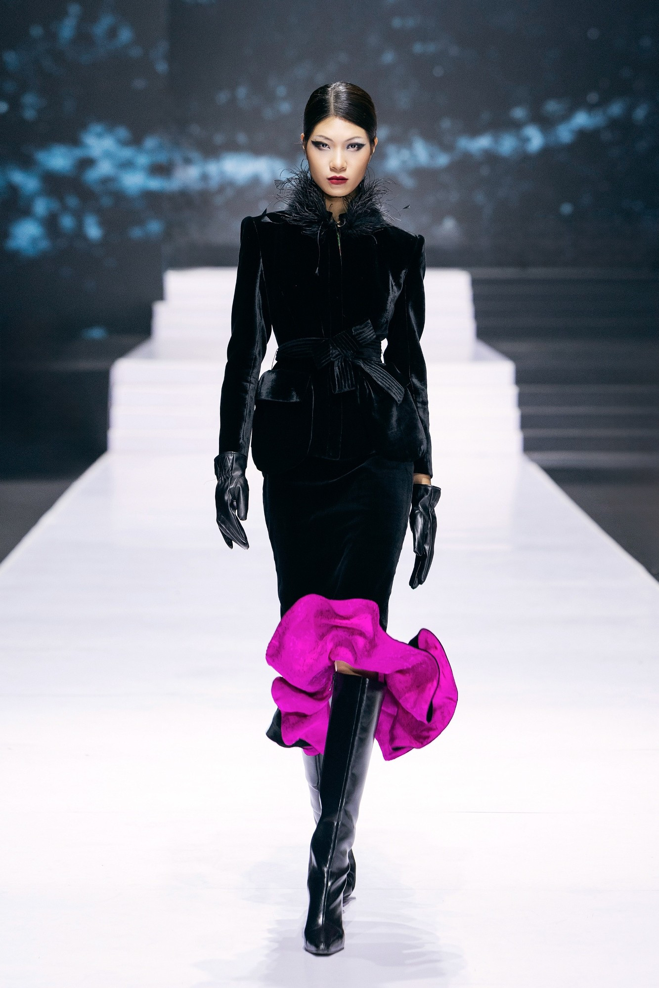 ការរចនាពីការប្រមូល Black Parade ដោយអ្នករចនា Ha Linh Thu នៅរាត្រីបើកសម្ពោធ Avifw FW 20254.jpg