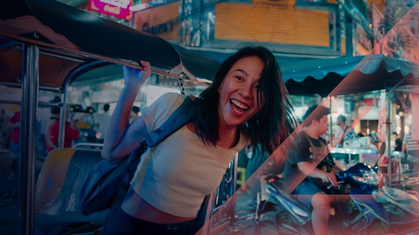 Giới trẻ ngày nay chuộng dùng mạng xã hội để tìm hiểu thông tin điểm đến cho hành trình của mình. (Ảnh minh họa: CTV/Vietnam+) Du lịch Việt 2025: Cơ hội vươn mình “cất cánh” trong kỷ nguyên số