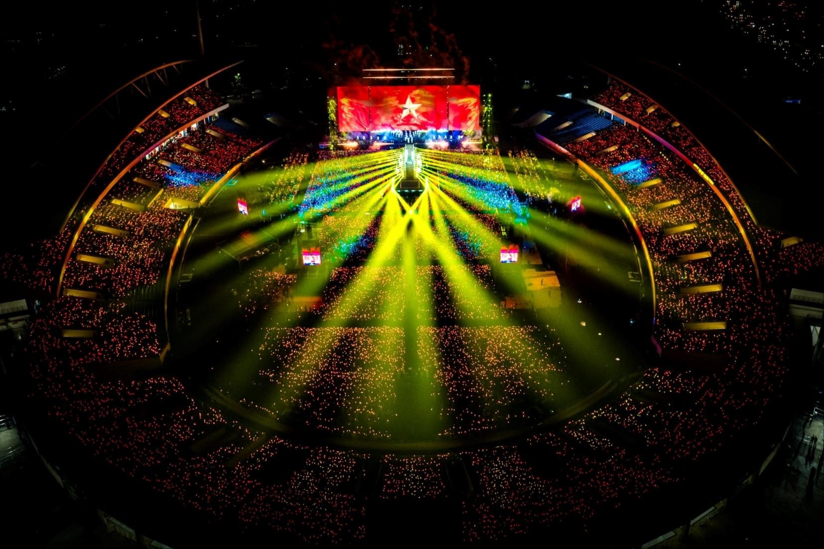 ជាមួយនឹងកម្មវិធីតន្ត្រី