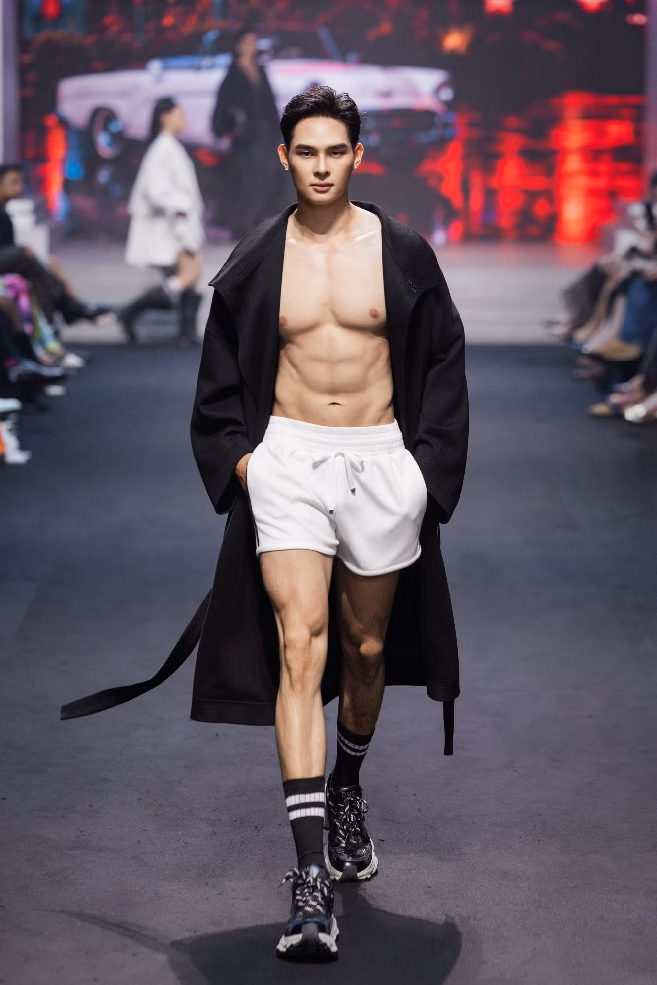 8-1-look-trong-bst-cua-thuong-hieu-dmc-by-do-manh-cuong.jpg