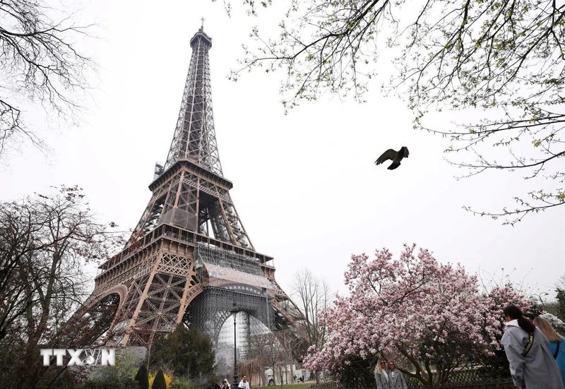 프랑스 공공부채는 성장률보다 빠르게 증가하며 3조 4,820억 유로로 최고치를 기록했습니다.