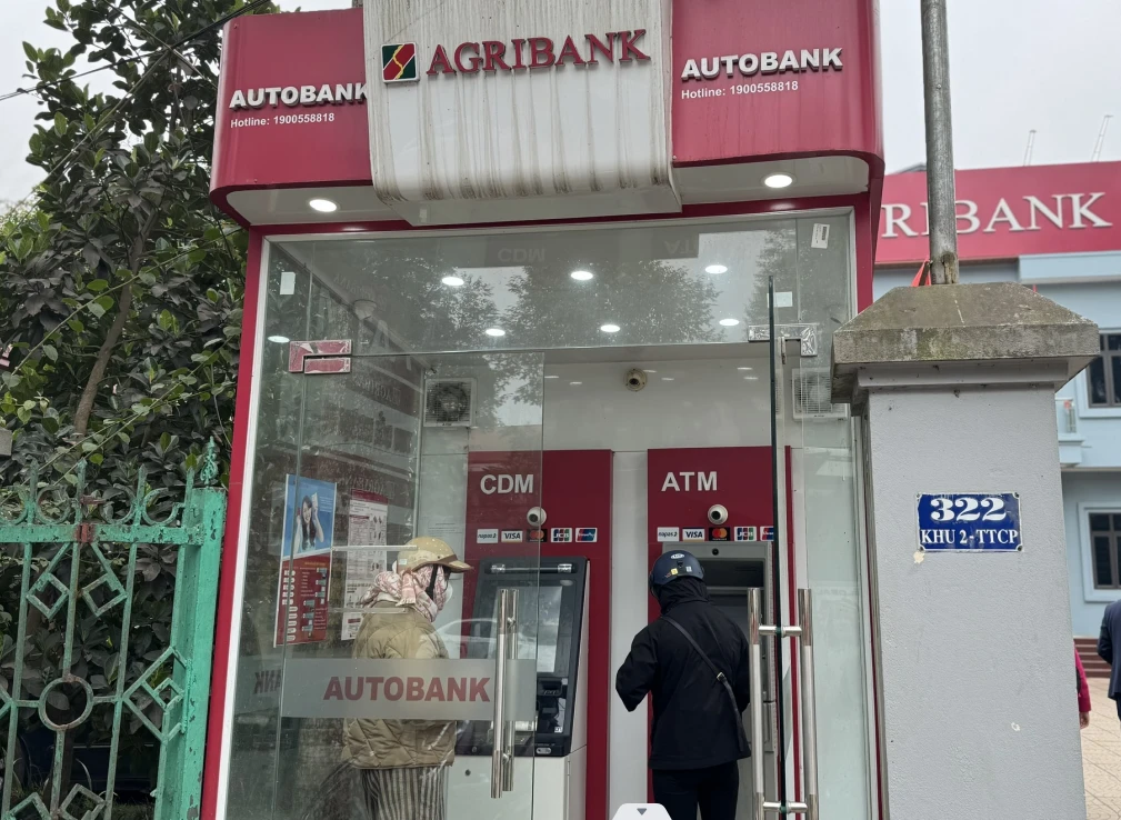 Tết Bính Ngọ 2026: ATM vàng lên ngôi, khách hàng ưa chuộng thanh toán số