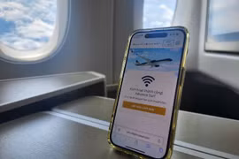 Vietnam Airlines chính thức triển khai dịch vụ Internet trên máy bay. (Ảnh: PV/Vietnam+)