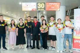 Những hành khách trên đường bay mới kết nối Hà Nội và Tây An (Trung Quốc) của Vietjet. (Ảnh: PV/Vietnam+)