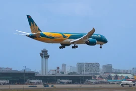 Vietnam Airlines chính thức ra mắt chiếc máy bay Boeing 787-9 Dreamliner mang số hiệu VN-A868 với thiết kế đặc biệt, nổi bật hình ảnh chim Lạc. (Ảnh: PV/Vietnam+)