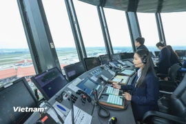 Từ ngày vào làm việc trong ngành hàng không, những kiểm soát viên không lưu luôn xác định là không bao giờ có ngày lễ, Tết. (Ảnh: Việt Hùng/Vietnam+)