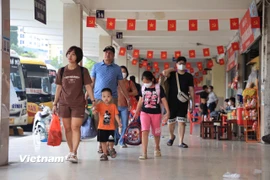 Bến xe Giáp Bát khá vắng vẻ hành khách về quê trong ngày làm việc cuối, trước khi bước vào kỳ nghỉ lễ Quốc khánh 2/9. (Ảnh: Việt Hùng/Vietnam+)