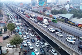 Ùn tắc giao thông đang gây thiệt hại ước tính 1,2 tỷ USD mỗi năm cho Hà Nội. (Ảnh: Hoài Nam/Vietnam+)