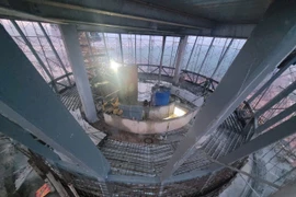 Tổng công ty Quản lý bay Việt Nam đã hoàn thành công tác đổ sàn tầng mái cabin tháp kiểm soát không lưu Sân bay Long Thành. (Ảnh: PV/Vietnam+)