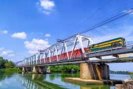 Một đoàn tàu chở hàng hóa của Tổng công ty Đường sắt Việt Nam. (Ảnh: PV/Vietnam+)