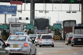 Phương tiện lưu thông qua trạm thu phí trên tuyến đường cao tốc Pháp Vân-Cầu Giẽ. (Ảnh: Việt Hùng/Vietnam+)