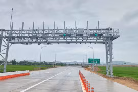 Từ 14h ngày 14/8: Sẽ thu phí 5 dự án cao tốc đoạn từ Quảng Ngãi-Nha Trang. (Ảnh: PV/Vietnam+)