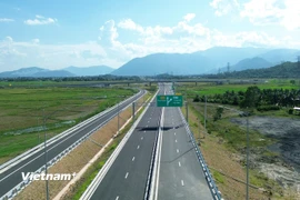 Một đoạn tuyến cao tốc Bắc-Nam có quy mô phân kỳ đầu tư 4 làn xe. (Ảnh: Việt Hùng/Vietnam+)