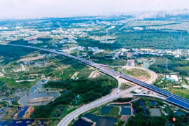 Các phương tiện sẽ được lưu thông trên cao tốc Bến Lức-Long Thành từ 18h ngày 28/4. (Ảnh: PV/Vietnam+)