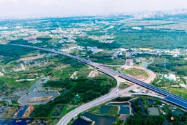 Các phương tiện sẽ được lưu thông trên cao tốc Bến Lức-Long Thành từ 18h ngày 28/4. (Ảnh: PV/Vietnam+)