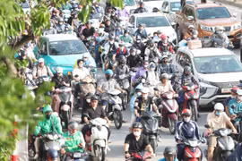 Hà Nội sẽ phải cấm xe máy chạy xăng dầu trong Vành đai 1 từ tháng 1/7/2026. (Ảnh: Việt Hùng/Vietnam+)