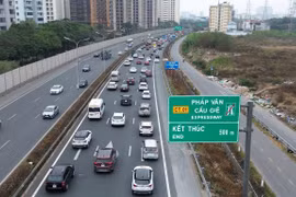 Phương tiện lưu thông trên tuyến đường cao tốc Pháp Vân-Cầu Giẽ. (Ảnh: Hoài Nam/Vietnam+)