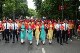 Vietnam Airlines chung sức lan tỏa tinh thần yêu nước qua chương trình “Cùng Việt Nam tiến bước - 1 tỷ bước chân tiến vào kỷ nguyên mới”. (Ảnh: PV/Vietnam+)