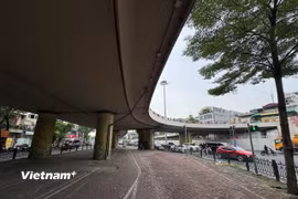 Hà Nội đã không tổ chức trông xe dưới gầm cầu Chương Dương sau vụ cháy nghiêm trọng tại gầm cầu Vĩnh Tuy. (Ảnh: Khánh Hùng/Vietnam+)