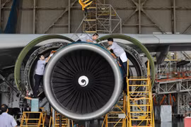 Vietnam Airlines đầu tư công nghệ, nâng cao chất lượng đào tạo nhân lực và hoàn thiện quy trình vận hành theo chuẩn quốc tế. (Ảnh: PV/Vietnam+)
