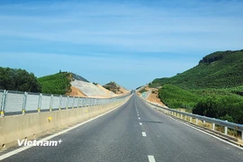 Dự án cao tốc Vũng Áng-Bùng sẽ được thông tuyến vào dịp 19/8. (Ảnh: Việt Hùng/Vietnam+)