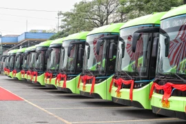 Hà Nội khai trương thêm một tuyến xe buýt điện đưa vào vận hành, khai thác. (Ảnh: Việt Hùng/Vietnam+)