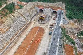 Đầu tư tăng trưởng tích cực trong 7 tháng năm 2026 tại Việt Nam. (Ảnh: PV/Vietnam+)