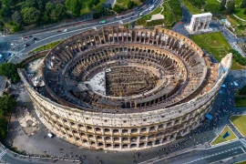Đấu trường La Mã Colosseum là một trong những điểm tham quan nổi tiếng nhất ở Italy. (Ảnh: Hoàng Hà/Vietnam+)