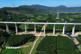 Cầu Kỳ Lộ có chiều dài hơn 1.800m trên tuyến cao tốc Quy Nhơn-Chí Thạnh. (Ảnh: Khánh Hùng/Vietnam+)