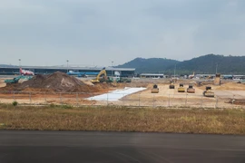 Chủ đầu tư và nhà thầu tăng tốc thi công Dự án đầu tư mở rộng Cảng Hàng không quốc tế Phú Quốc. (Ảnh: Việt Hùng/Vietnam+)