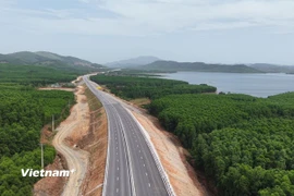 Gói thầu số 12-XL thuộc dự án thành phần đoạn Hàm Nghi-Vũng Áng đã hoàn thành và đủ điều kiện thông xe. (Ảnh: PV/Vietnam+)