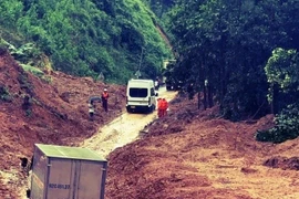 Đèo Lò Xo thông tuyến sau nhiều ngày đêm lực lượng đường bộ dọn dẹp sạt lở đất đá đổ chắn xuống đường. (Ảnh: Khu Quản lý đường bộ III cung cấp)