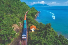 Ngành Đường sắt sẽ tiếp nhận và vận chuyển miễn phí hàng hóa cứu trợ đến các vùng bão lũ. (Ảnh: PV/Vietnam+)