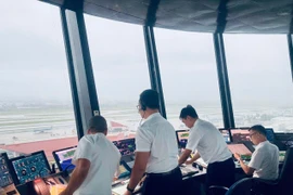 Kíp trực điều hành bay tại Sân bay Nội bài ngày 30/9/2025. (Ảnh: PV/Vietnam+) 