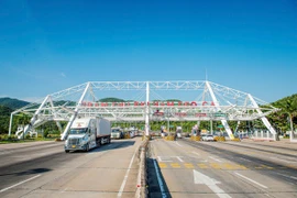 Tập đoàn Đèo Cả thông báo thực hiện miễn thu phí cho tất cả các xe cứu trợ bão lũ kể từ ngày 8/10. (Ảnh: PV/Vietnam+)