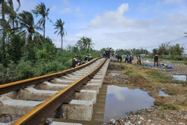 Hạ tầng đường sắt bị thiệt hại nặng nề trong đợt mưa lũ tại khu vực Nam Trung Bộ vừa qua. (Ảnh: VNR cung cấp)