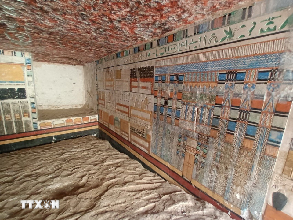 Lăng mộ cổ thuộc loại kiến trúc mastaba được phát hiện tại khu di tích Saqqara, phía nam thủ đô Cairo, Ai Cập. (Ảnh: THX/TTXVN)