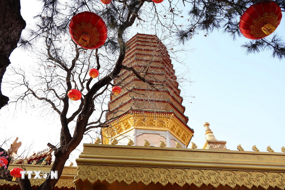 Tháp Xá Lợi - một trong những nơi linh thiêng nhất của Ling Quang tự. (Ảnh: Quang Hưng/TTXVN).