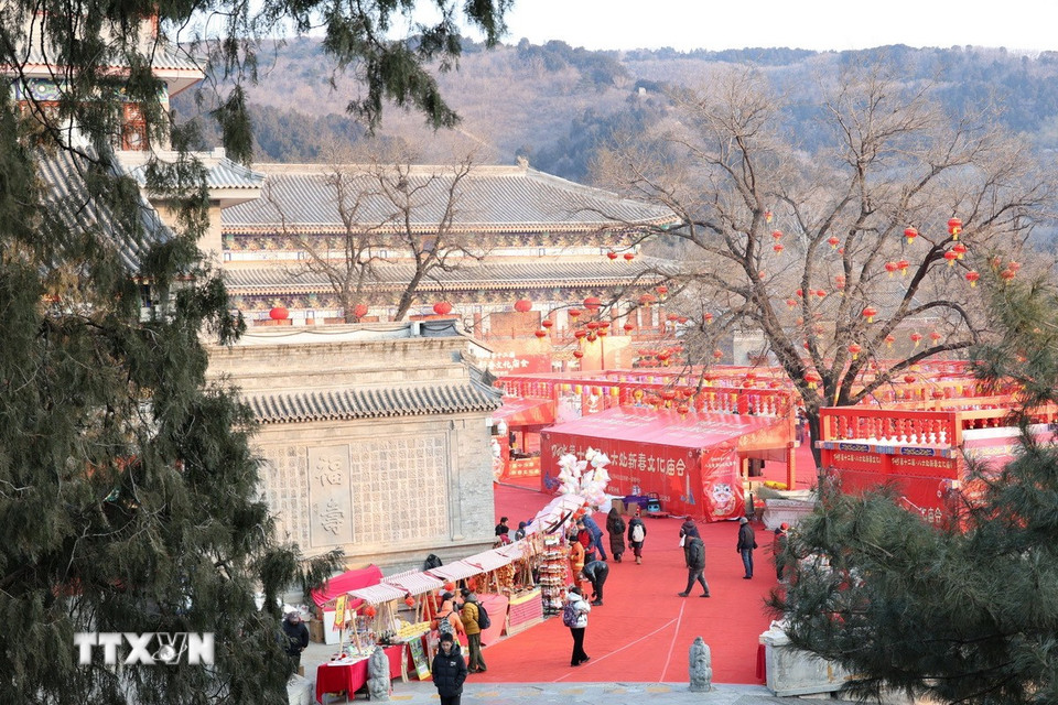 Quang cảnh trang hoàng của chùa Linh Quang Tự. (Ảnh: Quang Hưng/TTXVN).