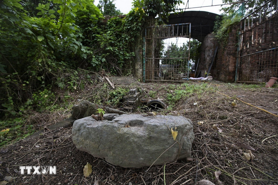 Nhiều công trình nhà ở, vườn cây ăn quả đã được người dân xóm Bá Lam, xã Cao Dương xây dựng trong khuôn viên đã và đang làm mất đi những dấu vết còn sót lại của địa danh này. (Ảnh: Trọng Đạt/TTXVN)