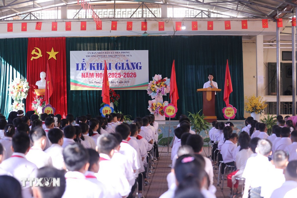 Lễ khai giảng tại trường Trường Vầy Nưa xã Tiền Phong, tỉnh Phú Thọ. (Ảnh: Trọng Đạt/TTXVN)