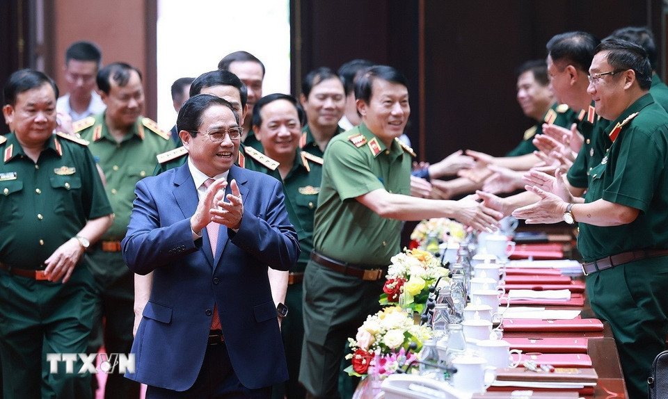 Thủ tướng Phạm Minh Chính đến dự Hội nghị quân chính toàn quân 6 tháng đầu năm 2025. (Ảnh: Trọng Đức/TTXVN)