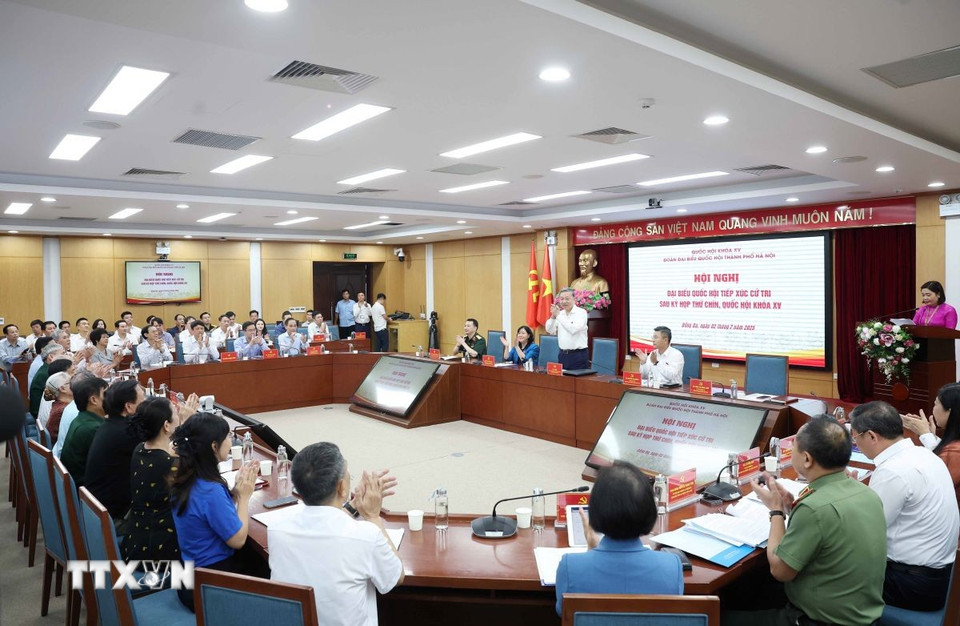 Tổng Bí thư Tô Lâm cùng các Đại biểu Quốc hội tiếp xúc với cử tri 11 phường, thành phố Hà Nội. (Ảnh: Thống Nhất/TTXVN)